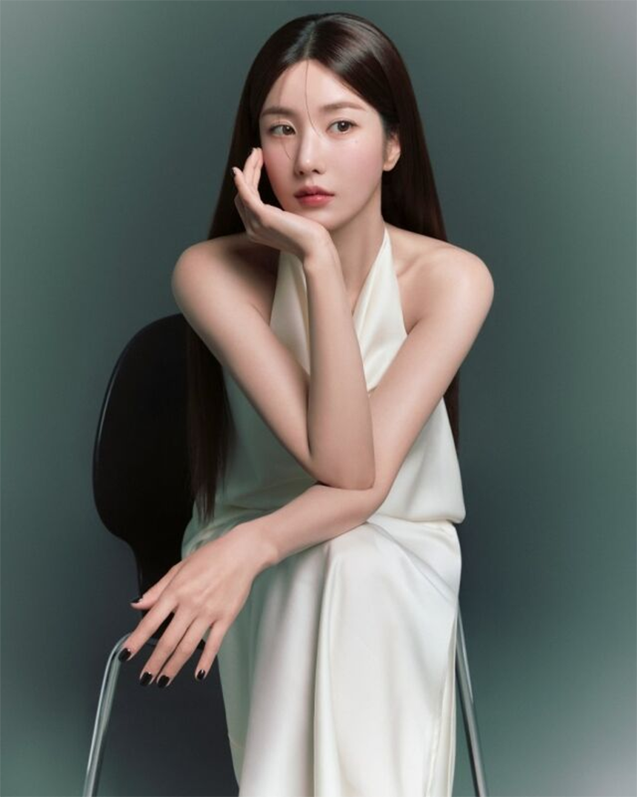Kwon Eun Bi tung bộ ảnh profile mới, nhan sắc thăng hạng gây sốt Ảnh 2