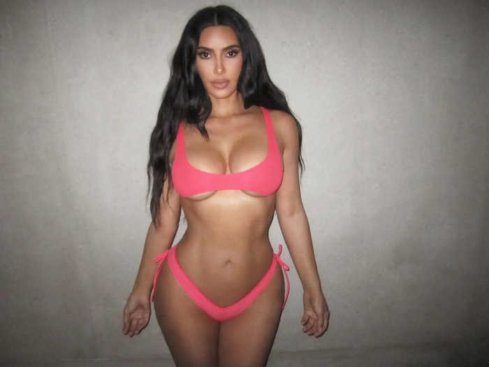 Những hình ảnh táo bạo của người mẫu Kim Kardashian.