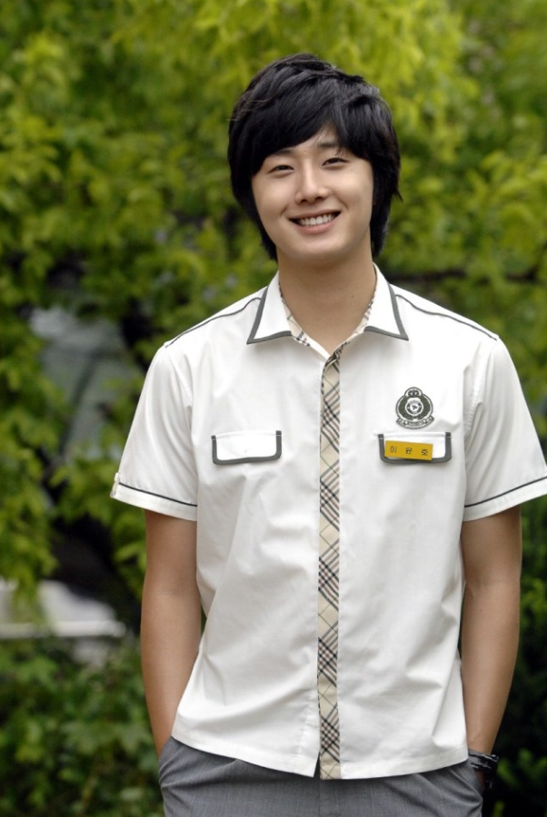 Từ vai Lee Yoon Ho trong sitcom đình đám Gia Đình Là Số 1, Jung Il Woo dần khẳng định tên tuổi qua nhiều bộ phim truyền hình nổi tiếng.