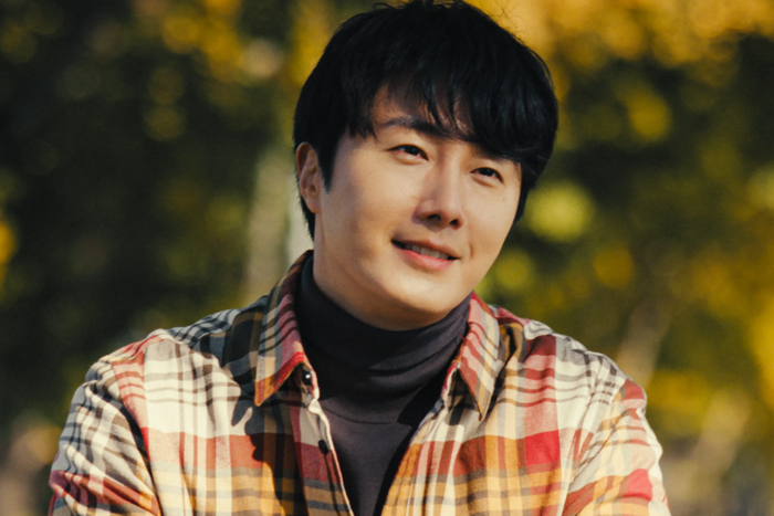 Sau Mang mẹ đi bỏ, Jung Il Woo tiếp tục ghi dấu với khán giả Việt qua một vai diễn hoàn toàn mới trên màn ảnh rộng. Ảnh: ĐPCC.