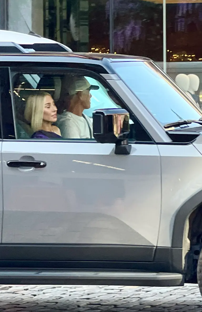 Bạn thân của Taylor Swift - Ashley Avignone, cùng Gigi Hadid và Bradley Cooper tới dự tiệc tổng duyệt đám cưới.
