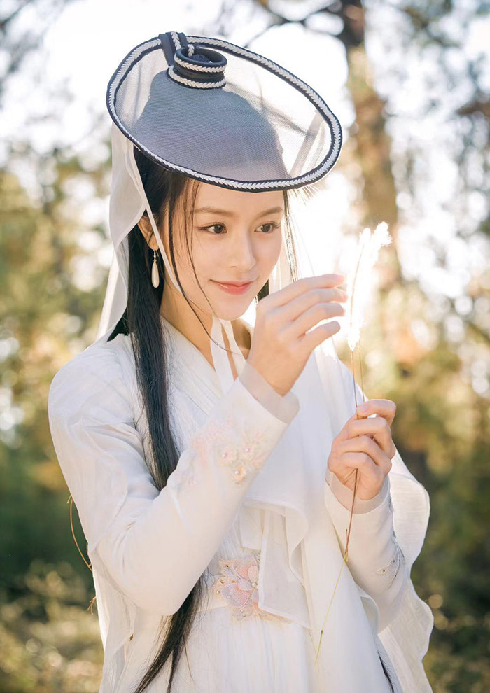 Vương Ngữ Yên được mệnh danh là 'thần tiên tỷ tỷ' trong tiểu thuyết Kim Dung.
