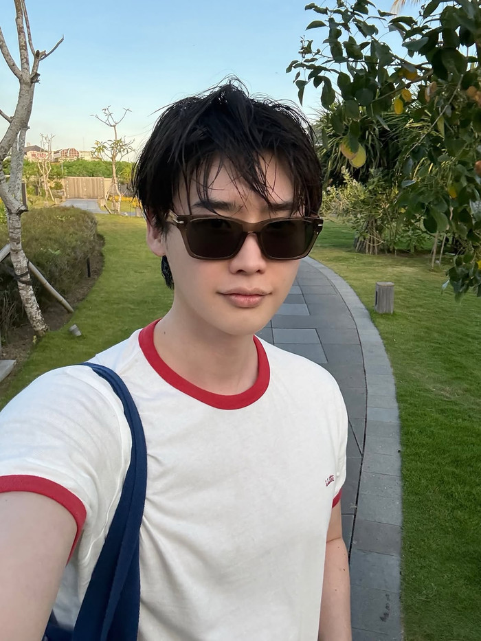 Lee Jong Suk có chuyến du lịch nghỉ dưỡng.