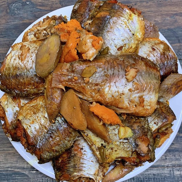 Cá diếc kho nghệ