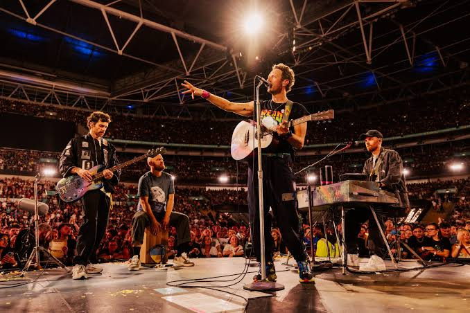 Chris Martin (Coldplay) từng viết nhạc cho James Bond, bản demo sau 30 năm mới lộ diện Ảnh 2