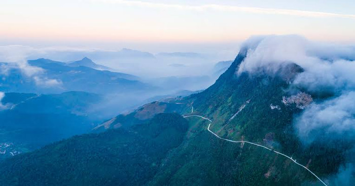 Cung đường phía Tây Nghệ An đẹp như tranh vẽ. Ảnh: báo Nghệ An