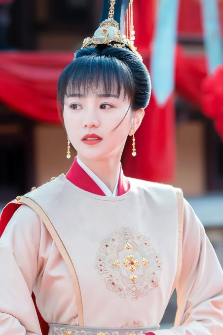 Hồ Ý Hoàn tự tay chuẩn bị hôn lễ cho Trịnh Nghiệp Thành. Ảnh: Chụp màn hình