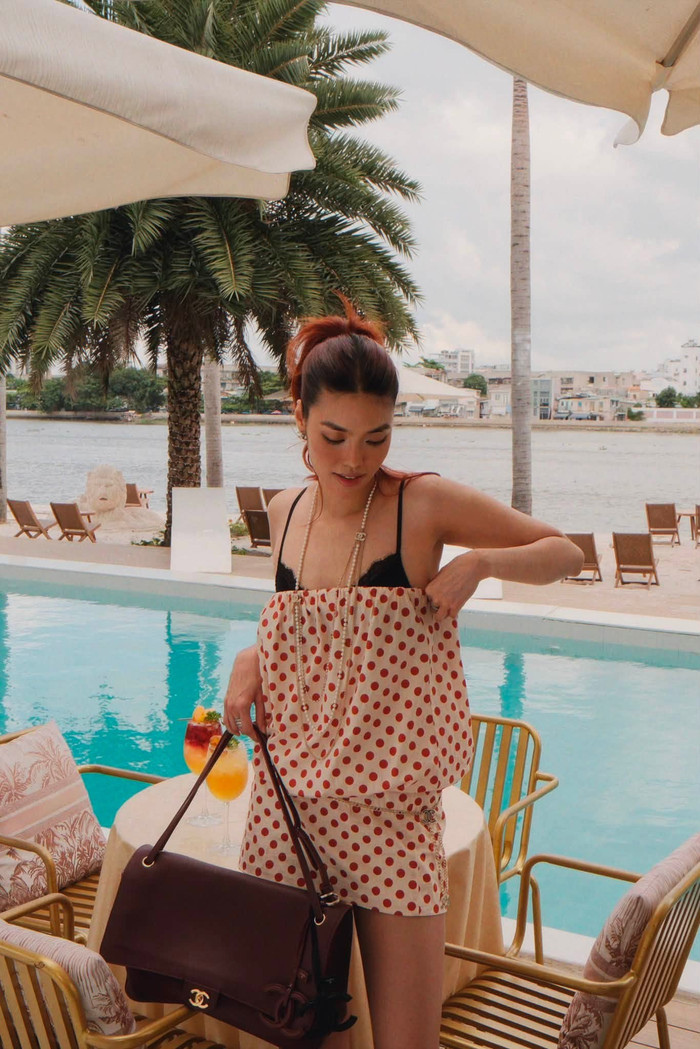 Sắc vóc 'mẹ một con' siêu mẫu Lan Khuê gây sốt trong loạt ảnh đón hè cực chill. (Nguồn: FBNV)