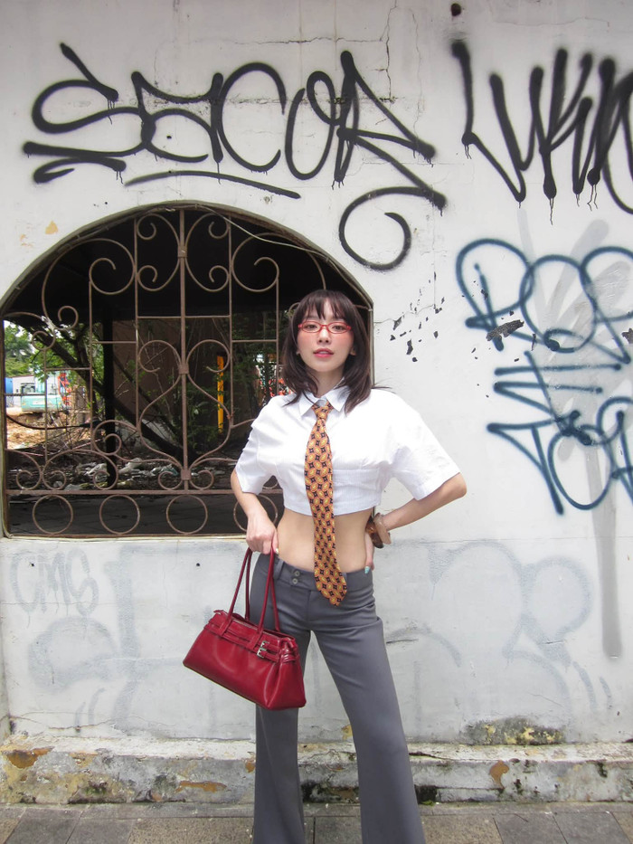 Tóc Tiên gây chú ý với street style cá tính, khoe eo thon cuốn hút. (Nguồn: FBNV)