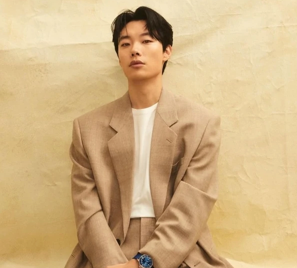 Nhan sắc Ryu Jun Yeol thăng hạng theo thời gian.&nbsp;