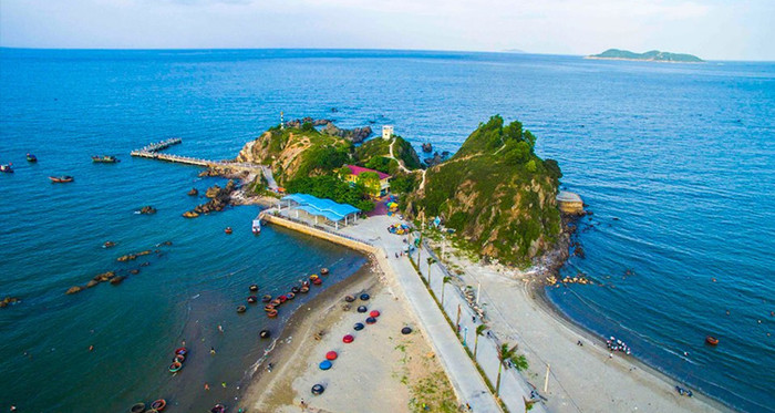 Bãi biên trong xanh ở Nghệ An.