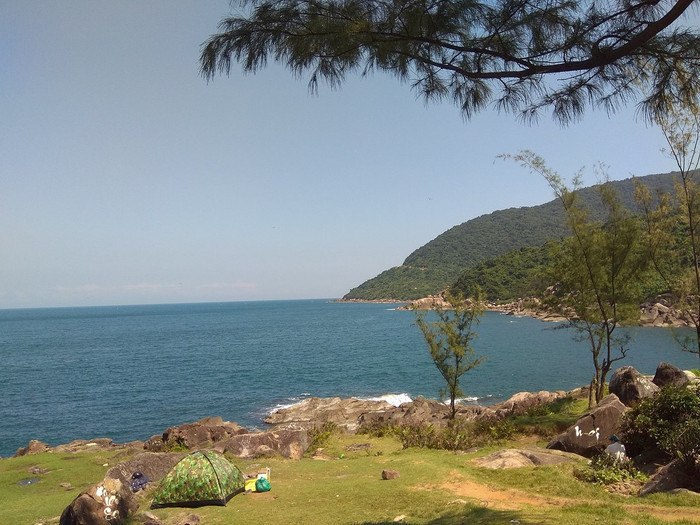 Cảnh đẹp hoang sơ, yên bình ở Bãi Đá Đen. Ảnh: tripadvisor.com.vn