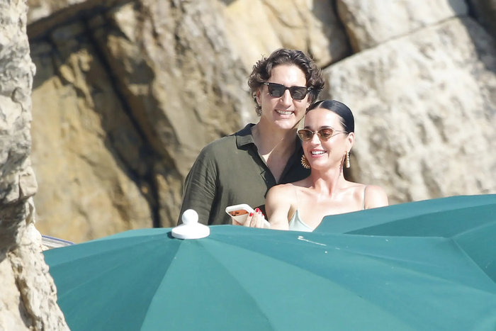 Justin Trudeau chăm sóc Katy Perry đầy tình tứ trên du thuyền Ảnh 2