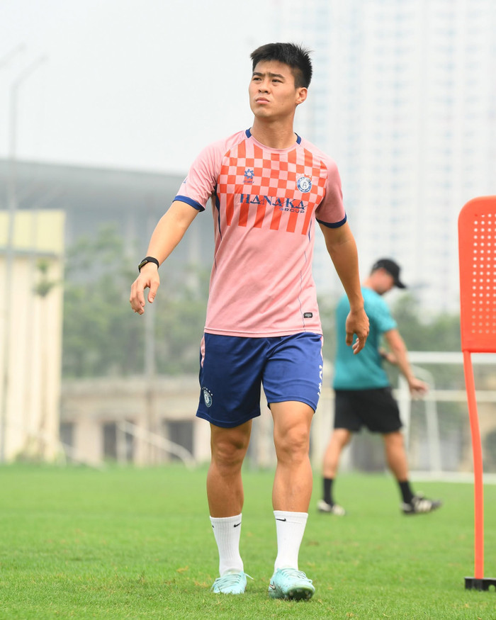 Chấn thương đã khiến trung vệ Đỗ Duy Mạnh phải dừng lại ở AFF Cup 2026, bỏ lỡ cơ hội chạm đến cột mốc đặc biệt của bóng đá Việt Nam. Ảnh: Hà Nội FC