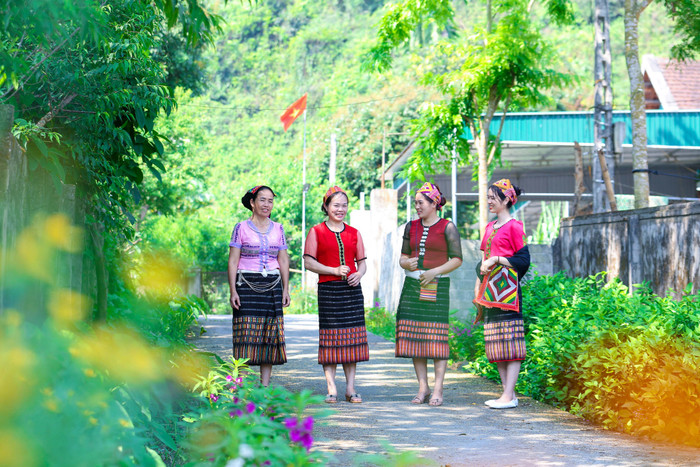 Trang phục của người Thái đen ở bản Xiềng, xã Môn Sơn, huyện Con Cuông (cũ). Ảnh: báo Nghệ An