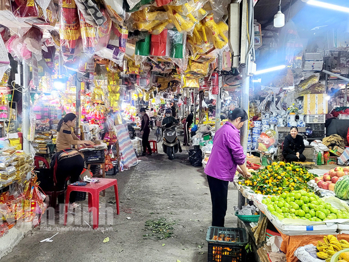 Khung cảnh bên trong chợ Rồng. Ảnh: báo Ninh Bình