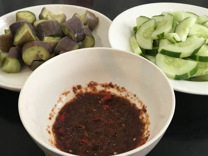 Bát mắm ruốc Cửa Lò. Ảnh: báo Dân Trí