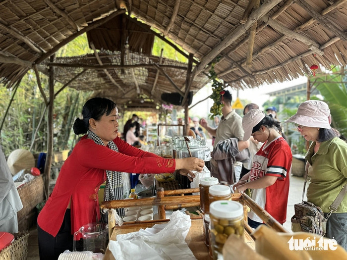 Chợ quê Đồng Tháp. Ảnh: Tuổi Trẻ Online