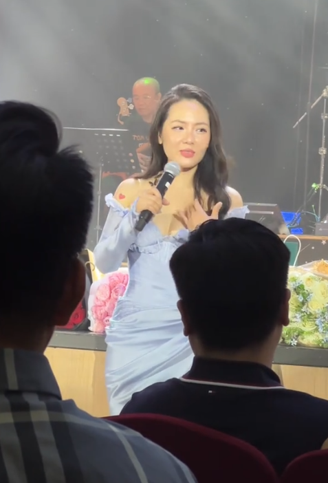 Phương Linh tiết lộ hiện tại cô không được phép hát Anh cứ đi đi nữa.