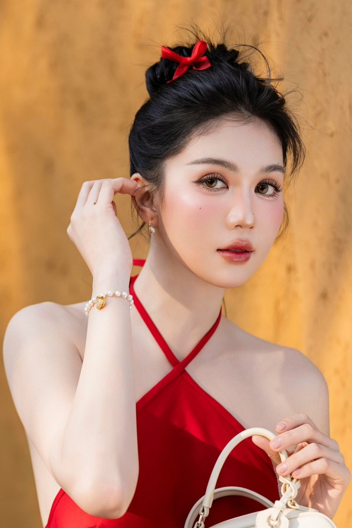 Diễn viên, người mẫu Ngọc Trinh.