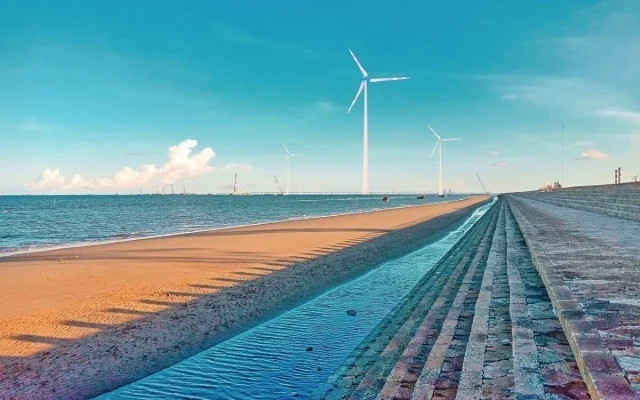 Vẻ đẹp của biển Ba Động. Ảnh: Du lịch Việt