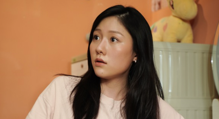 Uyển Ân vai Ngọc Nhi.