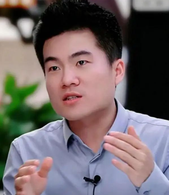 Màn gặp gỡ giữa Châu Tinh Trì và Đổng Vũ Huy nhận được nhiều sự quan tâm. Ảnh: Weibo.