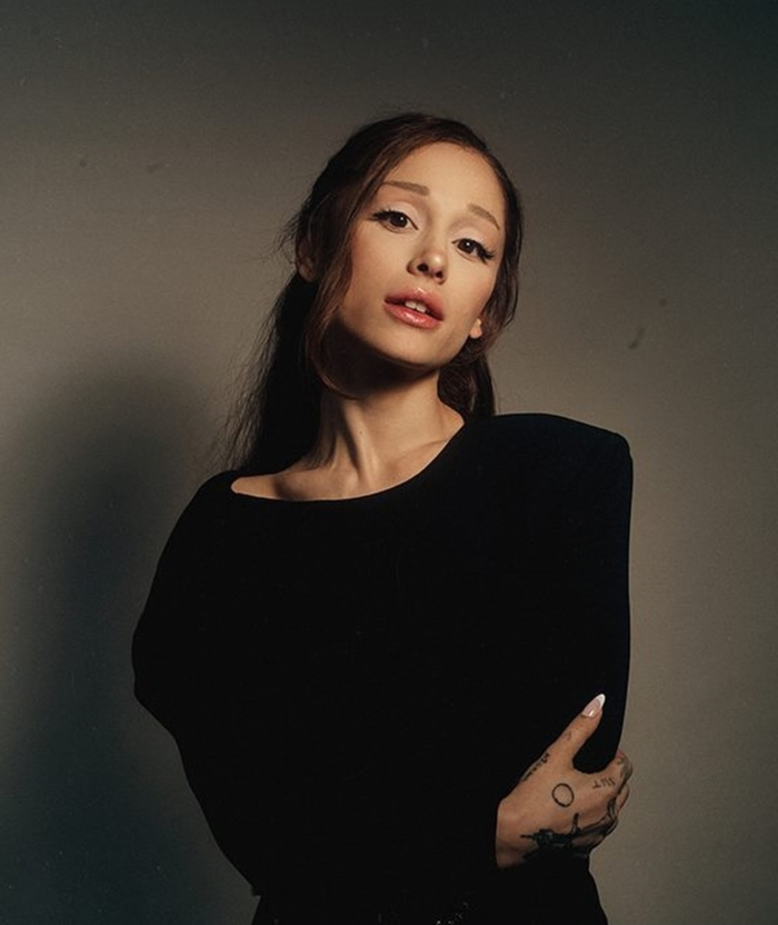 Ariana Grande chính thức ra mắt album 'Petal' Ảnh 3