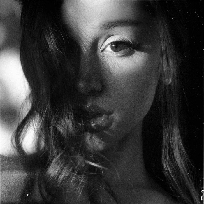 Ariana Grande chính thức ra mắt album 'Petal' Ảnh 2