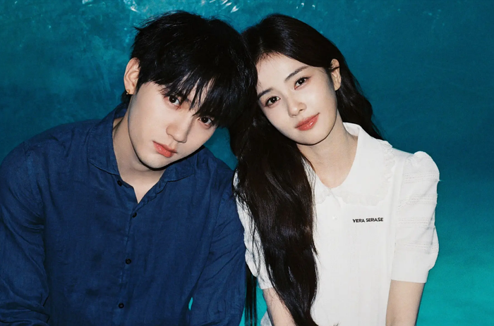 Trong bộ ảnh, Bạch Lộc và Chu Dực Nhiên lựa chọn trang phục đời thường với gam màu tối giản.