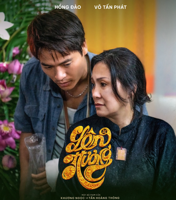 Nghệ sĩ Hồng Đào lột xác với vai bà Mũi làm nghề trại hòm, kết hợp cùng Võ Tấn Phát tạo nên tuyến nhân vật vừa hài hước vừa bí ẩn. Ảnh: NSX