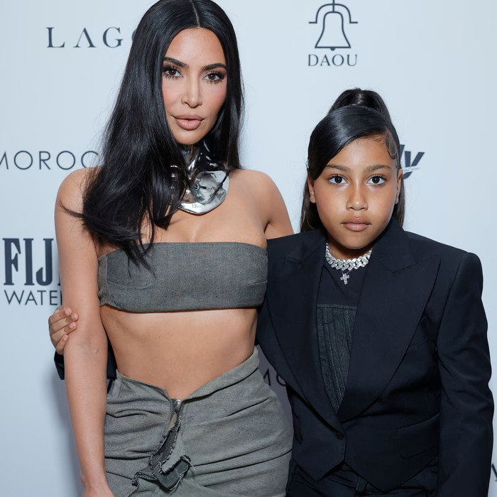 Chuyến lưu diễn đầu tiên của con gái Kim Kardashian bị hủy trước ngày khởi hành Ảnh 4