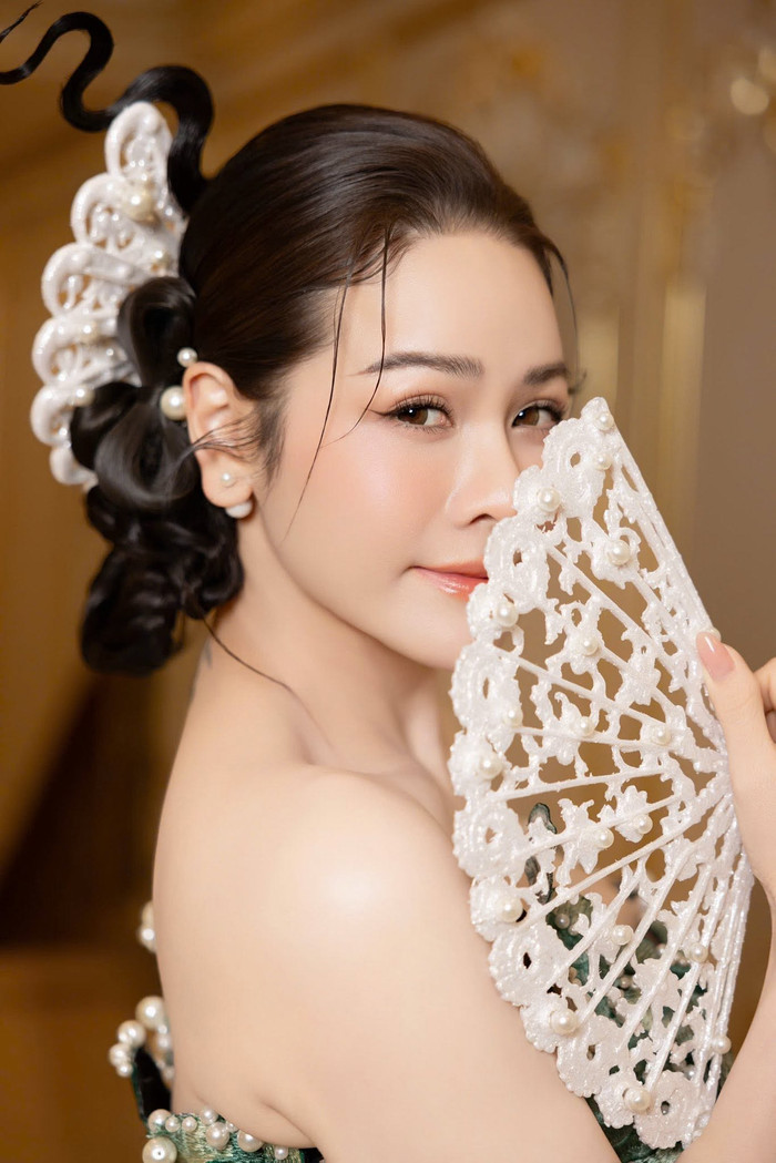 Nhật Kim Anh khoe thần thái sang trọng, nhan sắc trẻ trung ở tuổi ngoài 40. (Nguồn: FBNV)