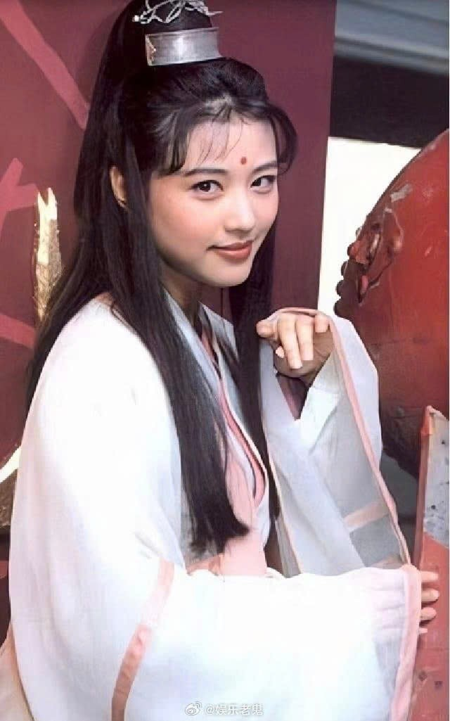 Dù sở hữu võ học của cả hai hệ, Chu Chỉ Nhược vẫn chưa thể dung hòa âm dương vì luyện công theo đường tắt. Ảnh: Sohu.