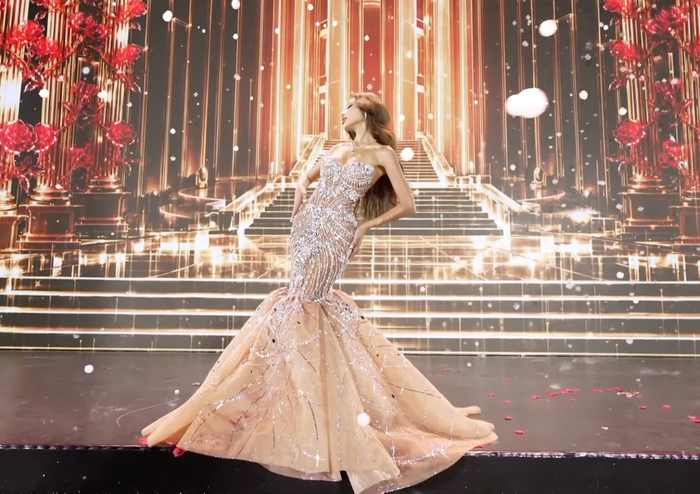 Trực tiếp chung kết Miss Grand Vietnam 2026: Emoura Phạm cực 'slay', Mai Bảo Hân lột tóc giả trên sân khấu top 15 chung cuộc Ảnh 4