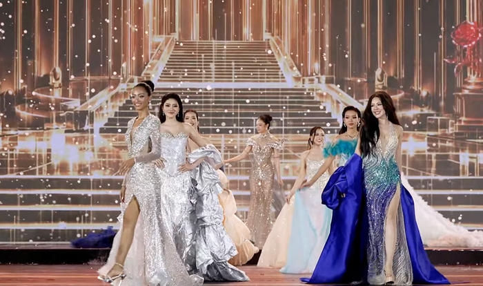 Trực tiếp chung kết Miss Grand Vietnam 2026: Emoura Phạm, Ngô Bảo Ngọc, Mai Bảo Hân tiến thẳng top 15 chung cuộc Ảnh 6
