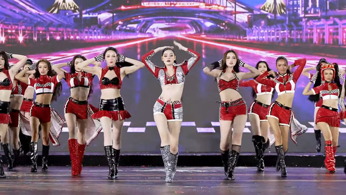 Trực tiếp chung kết Miss Grand Vietnam 2026: Phải ngắt sóng giữa chừng vì sự cố bất ngờ Ảnh 4