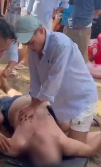 Nam sinh tiến hành ép tim, cứu sống người đàn ông bị đuối nước.