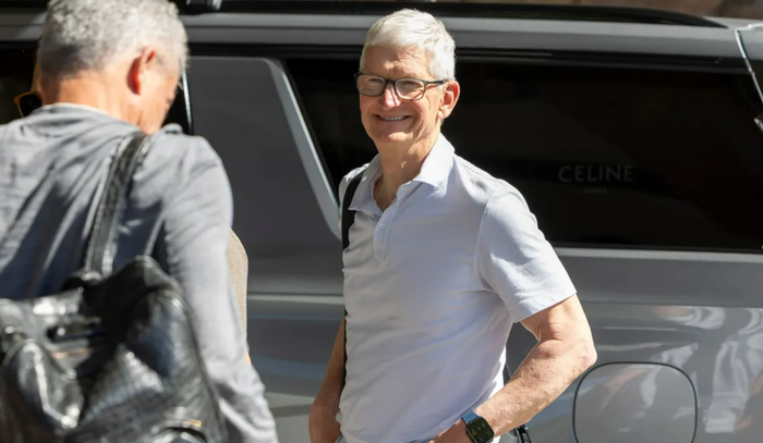 Tim Cook có nhiều chia sẻ đáng chú ý để trong cuộc họp công bố kết quả kinh doanh cuối cùng trên cương vị CEO của Apple. Ảnh: CNBC