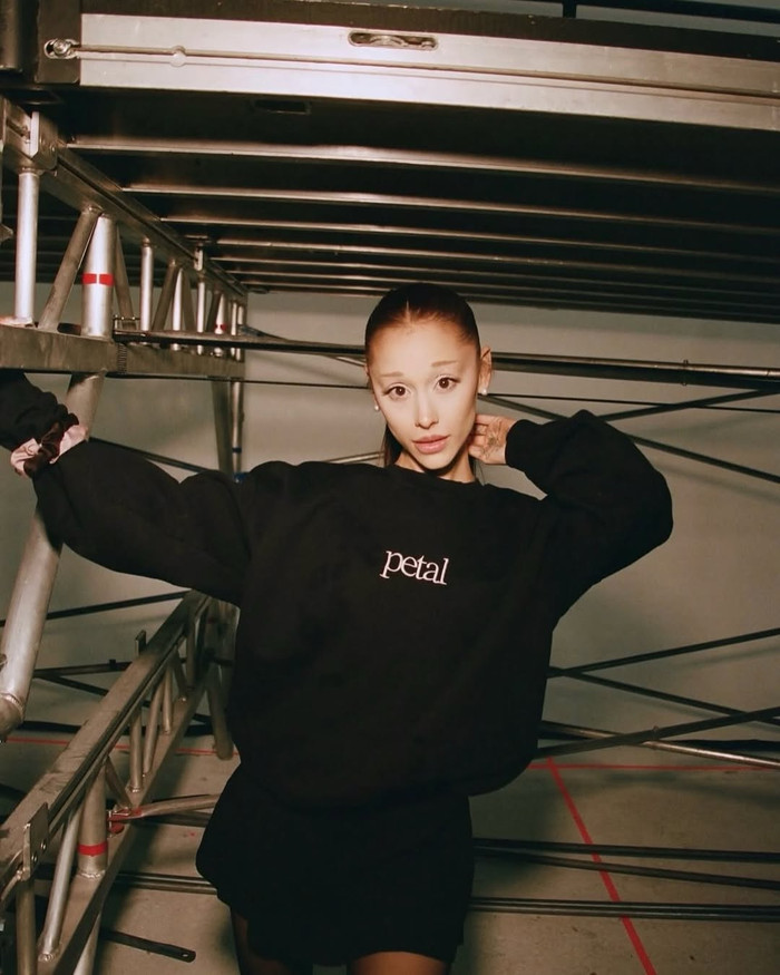 Truyền thông quốc tế nói gì về album mới của Ariana Grande? Ảnh 4