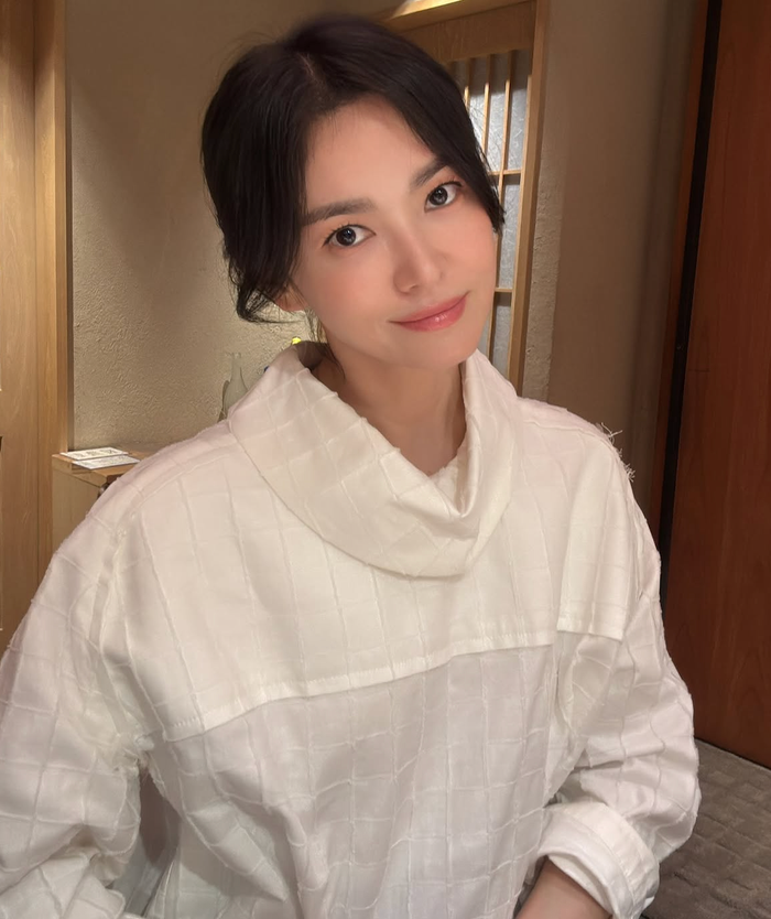 Song Hye Kyo khoe visual xinh đẹp trong loạt ảnh mới nhất. Ảnh: IGNV