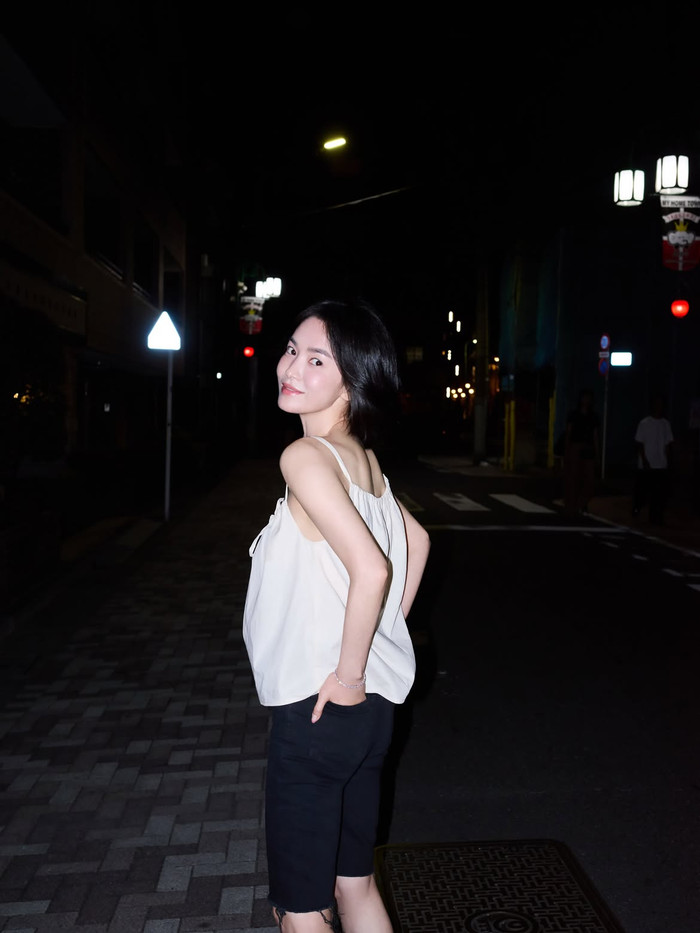 Làn da trắng sáng của Song Hye Kyo khiến fan không thể rời mắt. Ảnh: IGNV