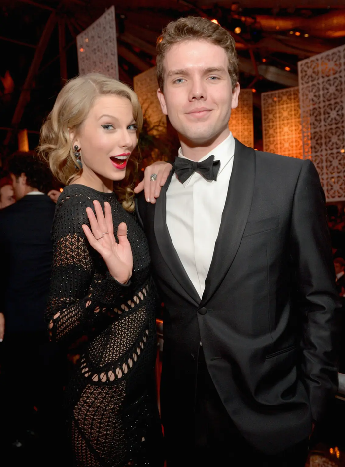 Taylor Swift giao vai trò người đồng hành danh dự cho em trai Austin Swift.