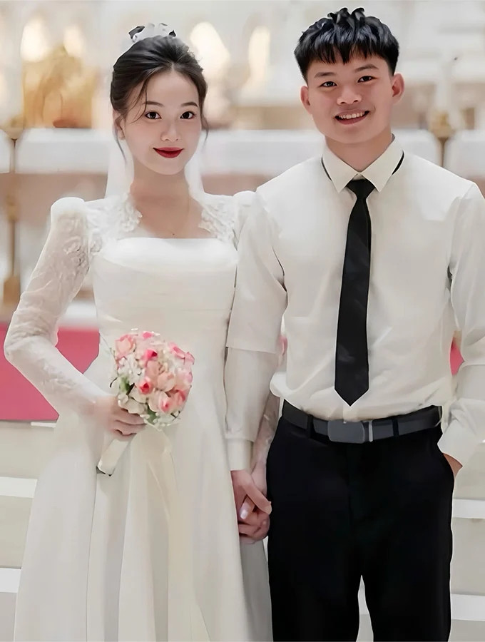 Cả hai vợ chồng cầu thủ Hồ Văn Cường đều là người con xứ Nghệ.