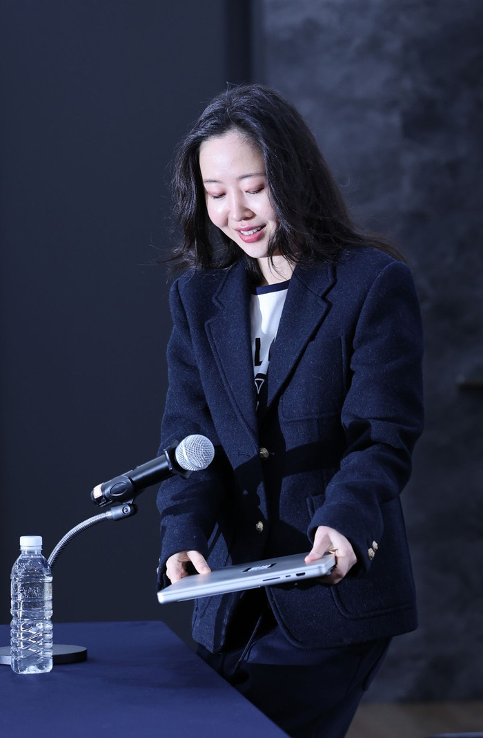 Dispatch tung loạt cáo buộc mới về Min Hee Jin, vụ NewJeans bất ngờ rẽ sang diễn biến căng thẳng Ảnh 2