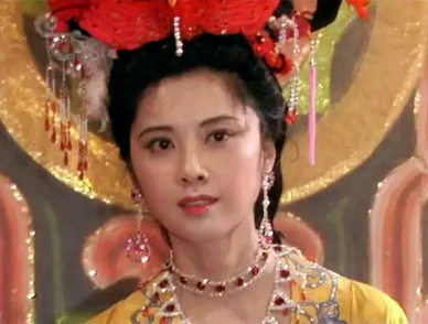 Nhan sắc Tây Lương Nữ Quốc Vương trong Tây Du Ký khiến Đường Tăng cũng phải ngoái đầu.