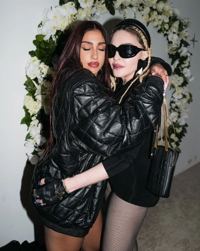 Madonna và con gái đầu lòng Lourdes “Lola” Leon.