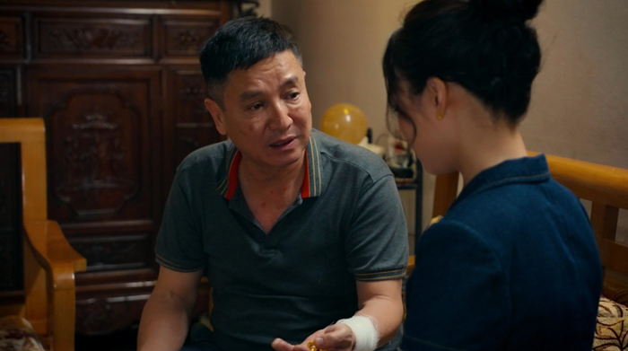 Nhân vật ông Đăng khắc họa hình ảnh người cha nghiêm khắc nhưng luôn âm thầm là chỗ dựa của các con. Ảnh: VTV.