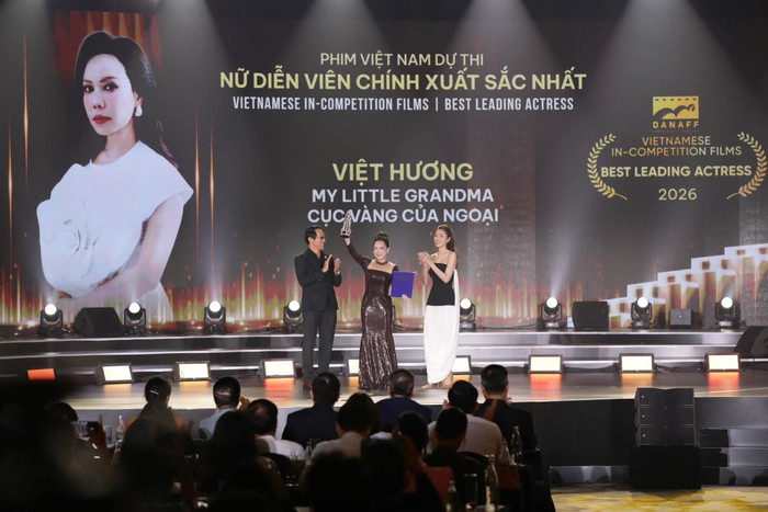 Việt Hương đã được xướng tên ở hạng mục Diễn viên nữ chính xuất sắc nhất.&nbsp;Ảnh: Liên hoan phim châu Á Đà Nẵng lần thứ IV
