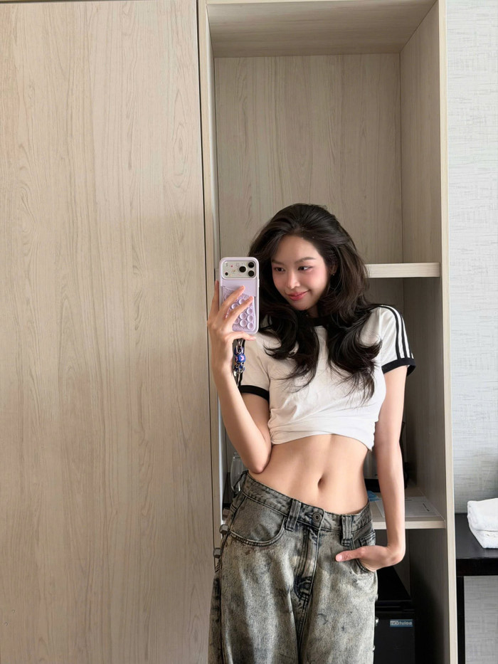 Hoa hậu Thanh Thủy khoe khéo vòng eo săn chắc vạn người mê. (Nguồn: FBNV)